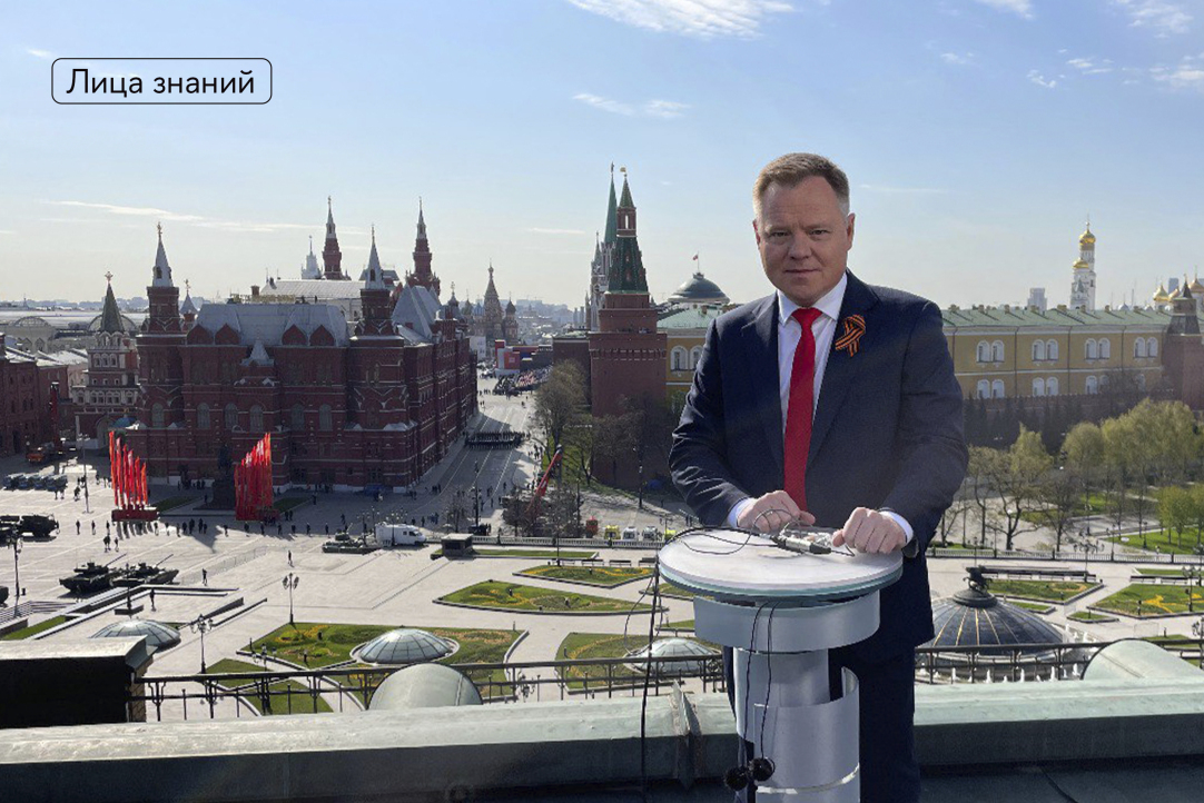 «Жить каждый день заново»: Евгений Рожков о закулисье прямых эфиров и о том, почему телевидение — это навсегда